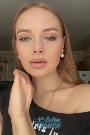 199599 - Oksana Age: 21 - Russia
