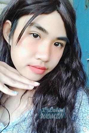208628 - Pongarpha Age: 25 - Thailand
