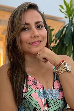 225201 - Yeris Age: 44 - Colombia