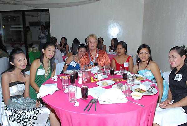 young-filipino-women-010