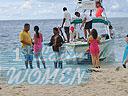 cartagena-women-boat-1104-46