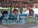 cartagena-women-boat-1104-6